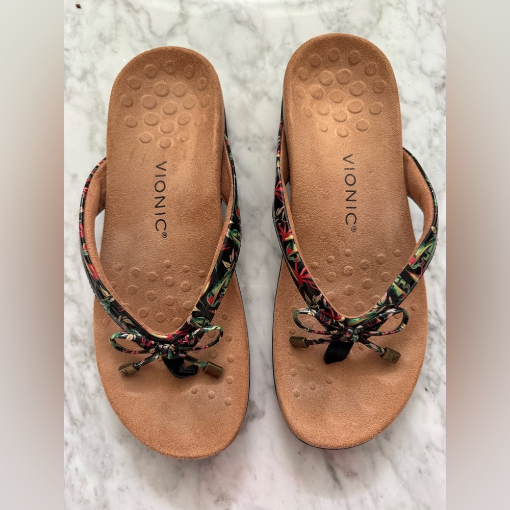 Vionic Women's Multicolor Floral Sandals